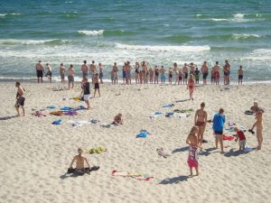 Børn på stranden juniorlejr
